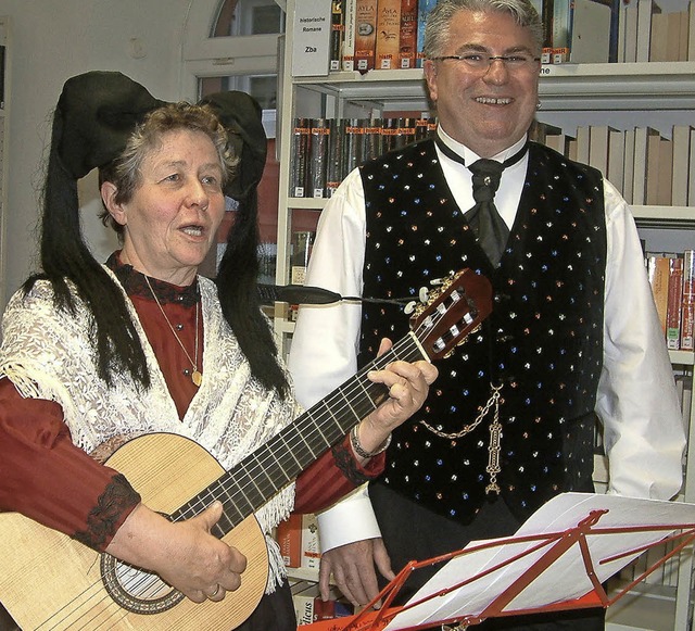 Anita Mhring und Thomas Hofer erinner...rin und Musikerin Helene Zapf-Beydeck   | Foto: FREY