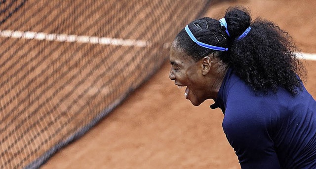 Serena Williams feuert sich selbst an ...och an der Halbfinal-Gegnerin hngen.   | Foto: dpa