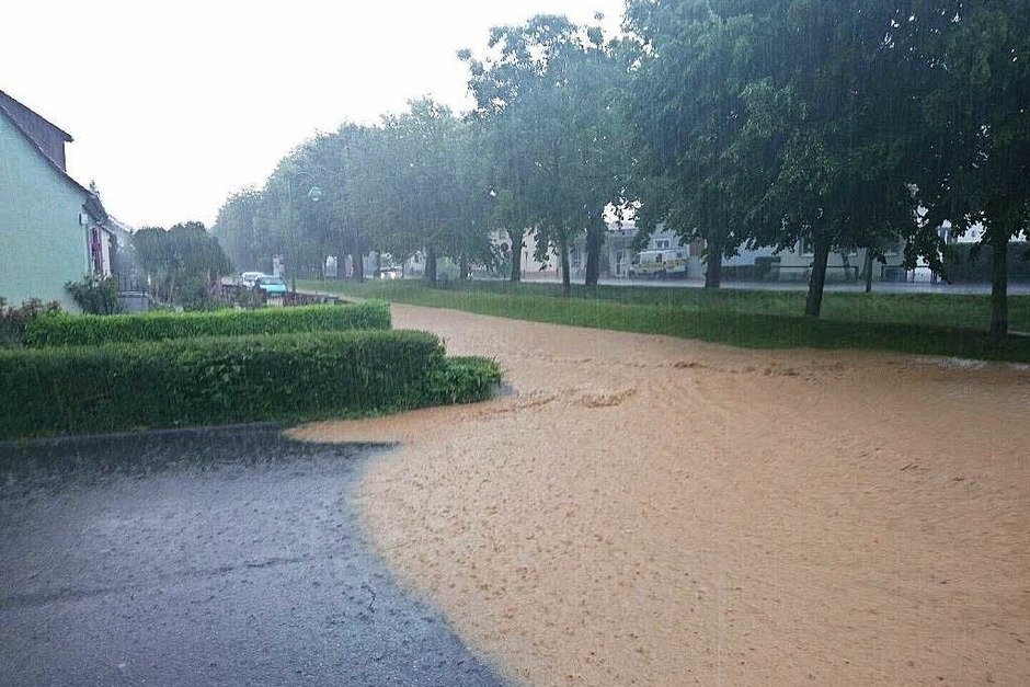Eine überflutete Straße in Heitersheim (Foto: Alexander Huber) Eine überflutete Straße in Heitersheim (Foto: Alexander Huber)