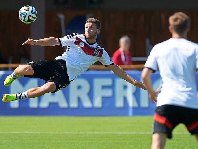 Spielt wohl gegen Ungarn als Innenverteidiger: Skodran Mustafi vom FC Valencia   | Foto: AFP