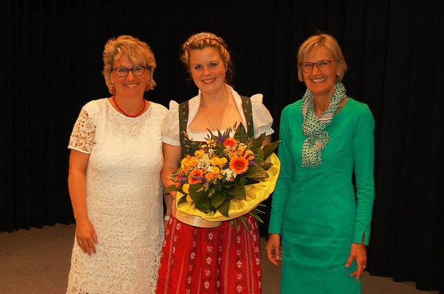 Milchknigin Charlotte Mark mit Frnzi...) und Dorothea Strr-Ritter (rechts).   | Foto: Christian Ringwald