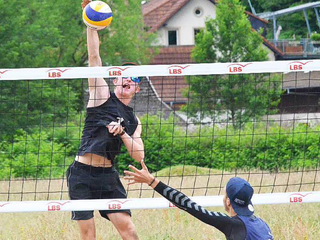 On the beach: Beachvolleyballer aus ganz Deutschland waren beim A-Top-Turnier in Schopfheim und Langenau am Start.