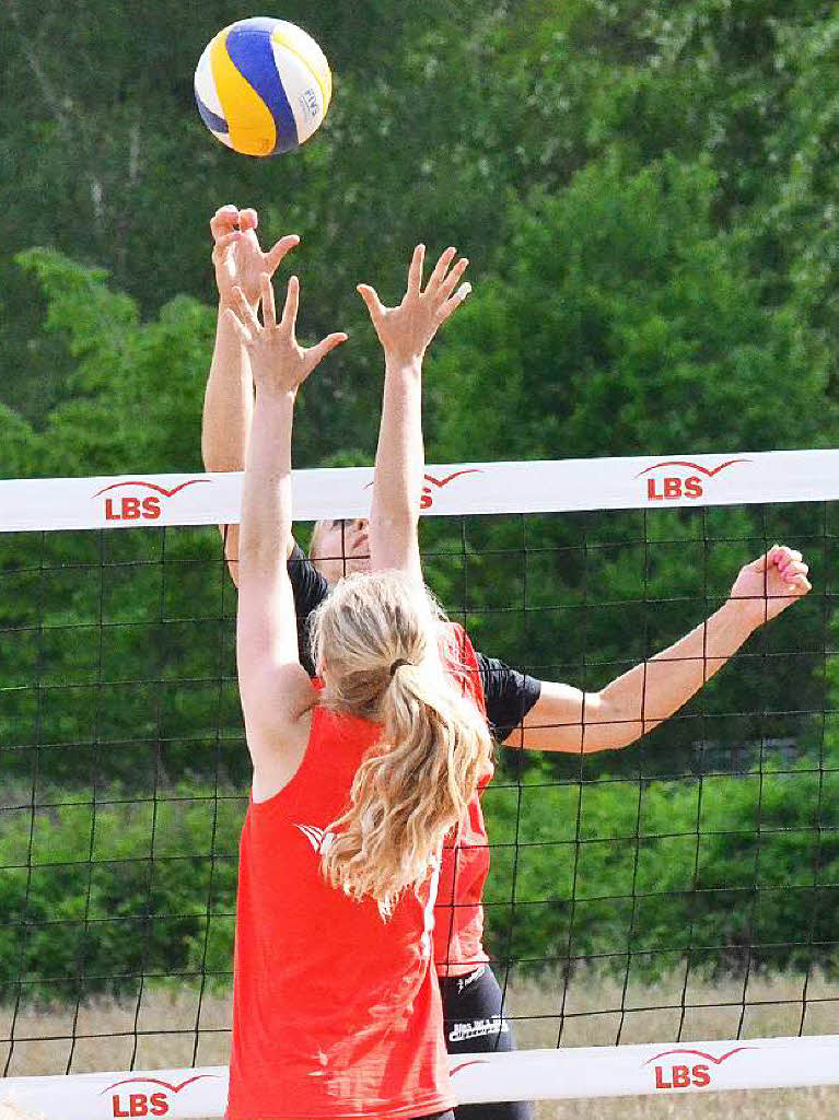 On the beach: Beachvolleyballer aus ganz Deutschland waren beim A-Top-Turnier in Schopfheim und Langenau am Start.