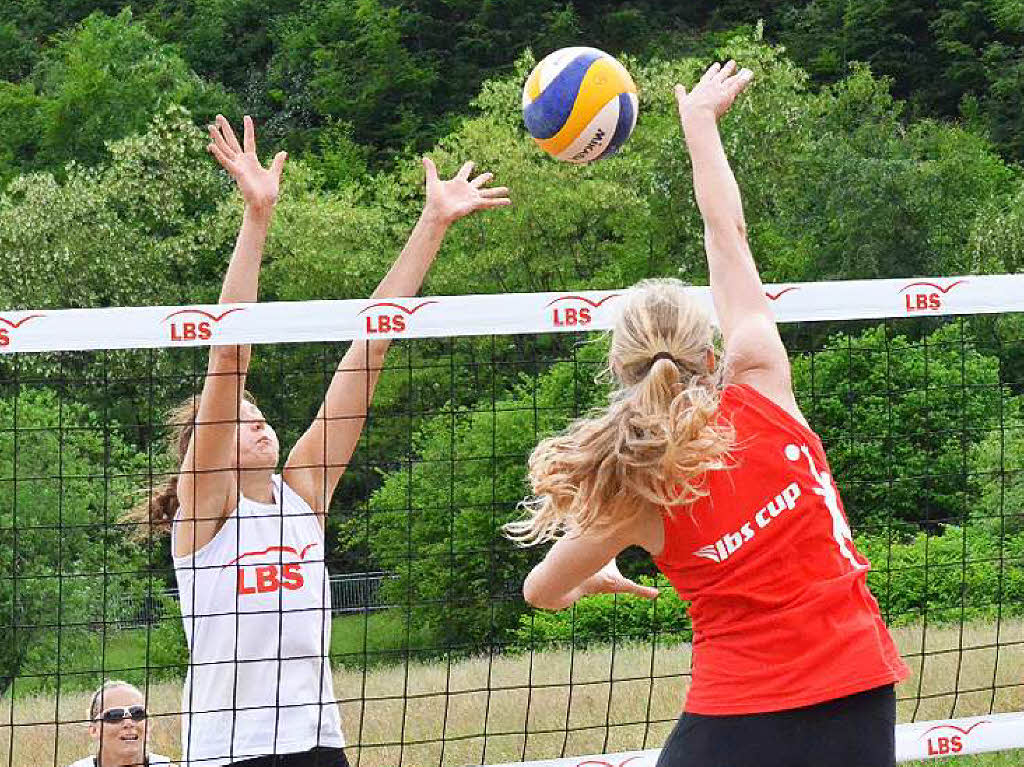 On the beach: Beachvolleyballer aus ganz Deutschland waren beim A-Top-Turnier in Schopfheim und Langenau am Start.