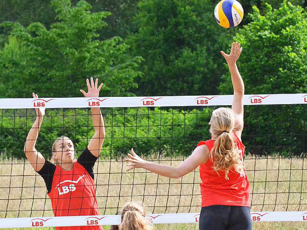 On the beach: Beachvolleyballer aus ganz Deutschland waren beim A-Top-Turnier in Schopfheim und Langenau am Start.