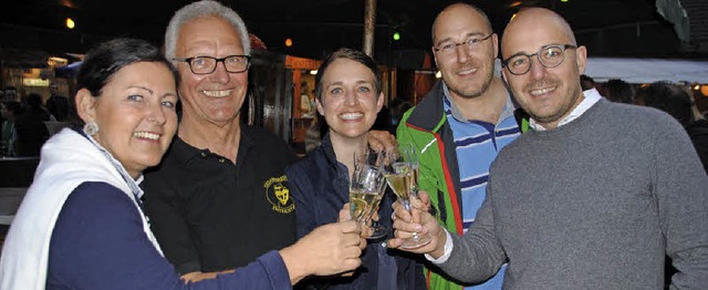 Ein Hoch auf das Dorffest: Rund um den...der drei Tage lang Volksfeststimmung.   | Foto: SEDLAK