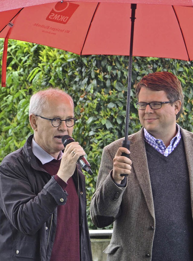 Pfarrer Alfred Klassen (links) und Brgermeister Tobias Benz  | Foto: Martina Weber-Kroker