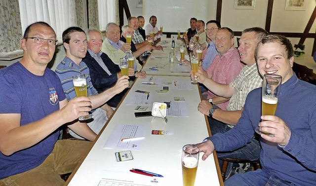 Groe Abordnung fr die Bierfrage.   | Foto: Dieter Fink