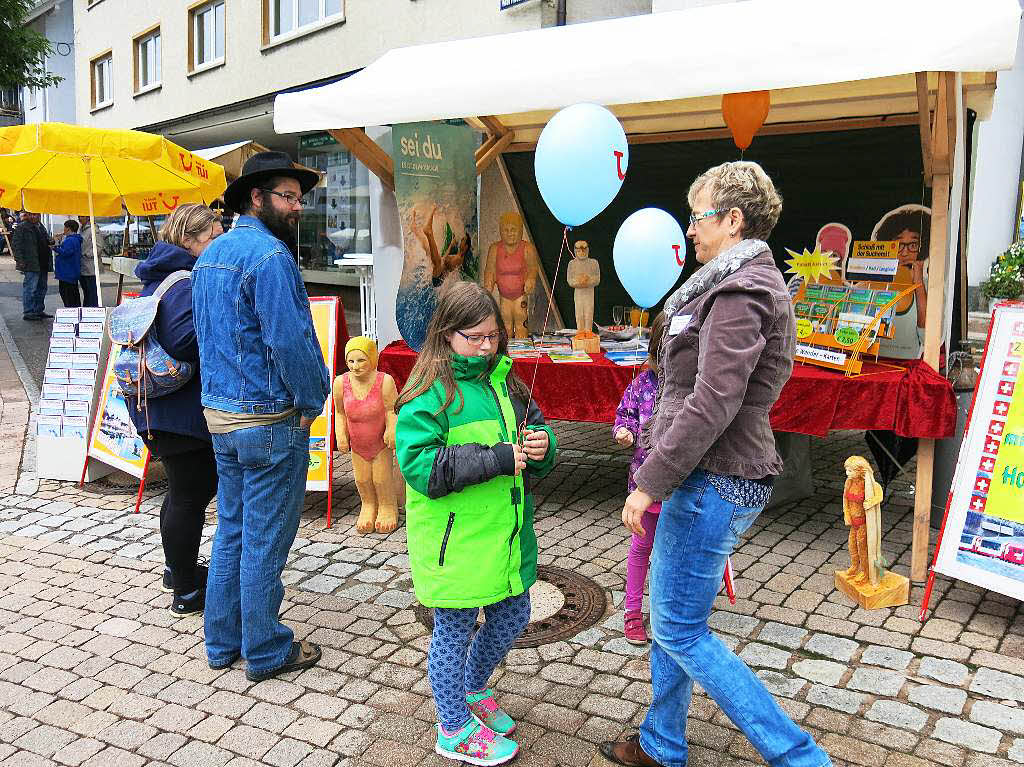Ein buntes Programm bot das Frhlingsfest mit verkaufsoffenem Sonntag in Bonndorf. Dass sich trotz des Regens doch so Viele ins Freie wagten, war denn eine angenehme berraschung fr den veranstaltenden Handels- und Gewerbeverein Bonndorf.