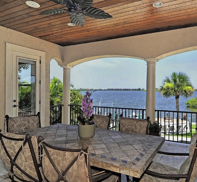 So knnte der Blick aufs Meer in einer...telten Immobilie in Florida aussehen.   | Foto: PR(2)