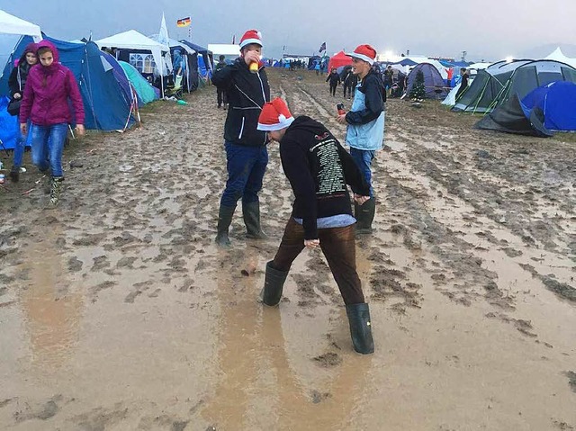 Die Festivalbesucher von Rock am Ring mussten sich durch den Schlamm kmpfen  | Foto: privat