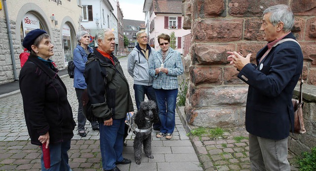 Gstefhrer Karl Sauer (rechts) bei der ersten inklusiven Stadtfhrung    | Foto: Christoph Breithaupt