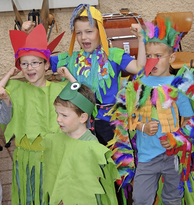 Kinder des Kindergartens trugen in Har... Gelingen des Patroziniumsfests  bei.   | Foto: Hans-Walter Mark