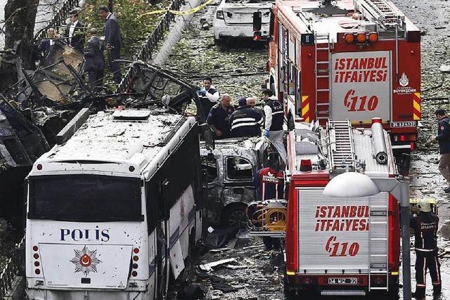 Istanbul: Anschlag auf Polizeibus – mindestens 11 Tote