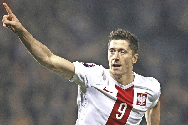 Von Verteidigern gefrchtet: Robert Lewandowski   | Foto: dpa