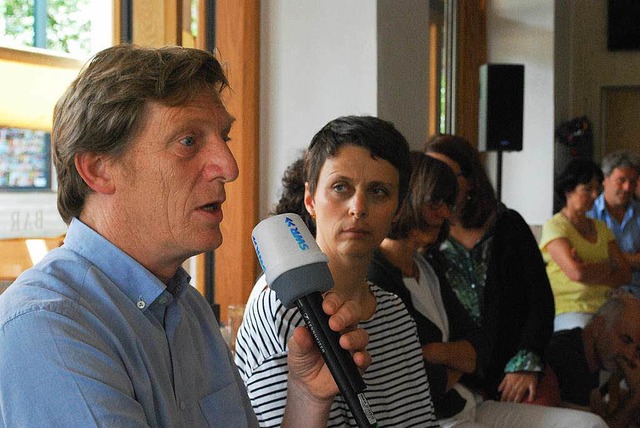 SWR-Chefdramaturg Manfred Hess im Gespräch mit Claudia Gabler | Foto: Thomas Loisl Mink SWR-Chefdramaturg Manfred Hess im Gespräch mit Claudia Gabler | Foto: Thomas Loisl Mink