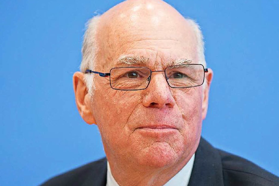 Norbert Lammert: FÜR Lammert (CDU) spricht, dass er sich als Präsident des Bundestages einen Ruf als fähiger Moderator erarbeitet hat. GEGEN Lammert spricht, dass er bei der SPD nicht gelitten ist. Selbst CDUler halten ihn für eitel. (Foto: dpa) Norbert Lammert: FÜR Lammert (CDU) spricht, dass er sich als Präsident des Bundestages einen Ruf als fähiger Moderator erarbeitet hat. GEGEN Lammert spricht, dass er bei der SPD nicht gelitten ist. Selbst CDUler halten ihn für eitel. (Foto: dpa)