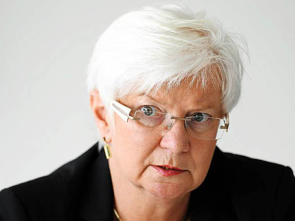 Gerda Hasselfeldt: FR die 65-jhrige Vorsitzende der CSU-Landesgruppe im Bundestag spricht,  dass sie  integrierend wirkt. GEGEN sie spricht,  dass   ihre Partei der Generallinie der deutschen Politik derzeit nur zhneknirschend zustimmt.