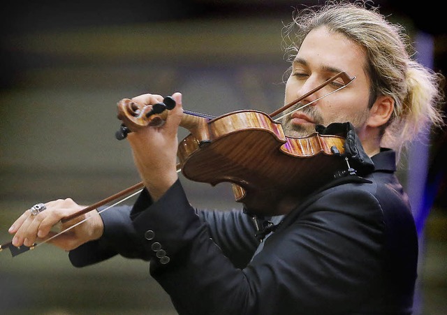 David Garrett mit seiner Stradivari   | Foto: dpa