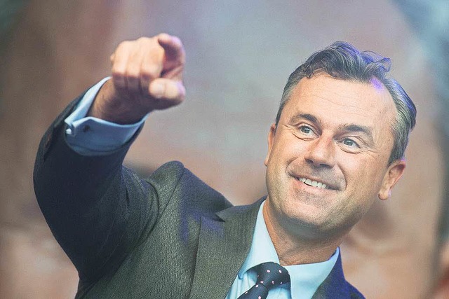 Der damalige FP-Kandidat Norbert Hofer noch kurz vor der Wahl.   | Foto: dpa