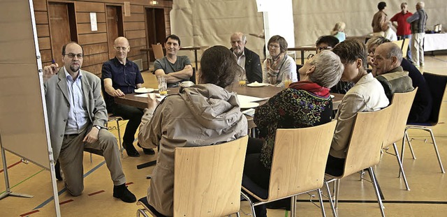 Workshopleiter Hubert Bleyer sammelt d...ierten Teilnehmer fr die Heimattage.   | Foto: Stadt Waldkirch