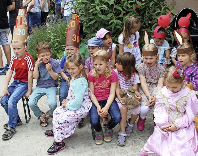 Die Kinder des evangelischen Kindergar...n boten den Gsten auch ein Programm.   | Foto: Horst David