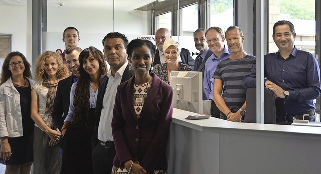 Das Team des neuen Kompetenzzentrums A...r Gnter Michel (hinten in der Mitte)   | Foto: Baas