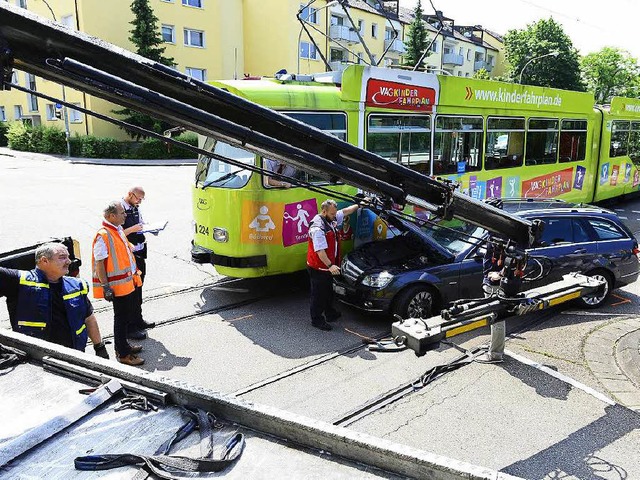 Tram und Auto kollidierten unweit der Uniklinik.  | Foto: Ingo Schneider