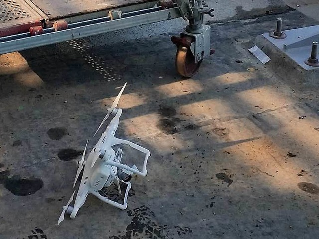 An einem Werktag htten durch die Drohne Bauarbeiter verletzt werden knnen.  | Foto: Landesluftbehrde