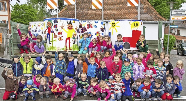 Bunt und frhlich mahnen knftig die v...in der Schulstrae und am Kirchsteig.   | Foto: Chris Seifried