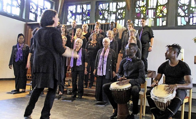 Groer Auftritt eines kleinen Chors beim Festival in Brauweiler.   | Foto: Edeltraud Blume