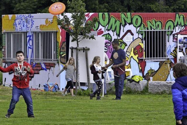 Rieselfelder Jugendlichen steht nun ein Sportcontainer beim Bolzplatz zur Verfgung