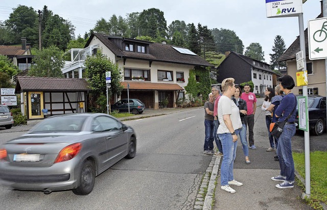 Viele Eltern von Schul- und Kindergart...amte Ortsdurchfahrt in Niedereichsel.   | Foto: Heinz Vollmar
