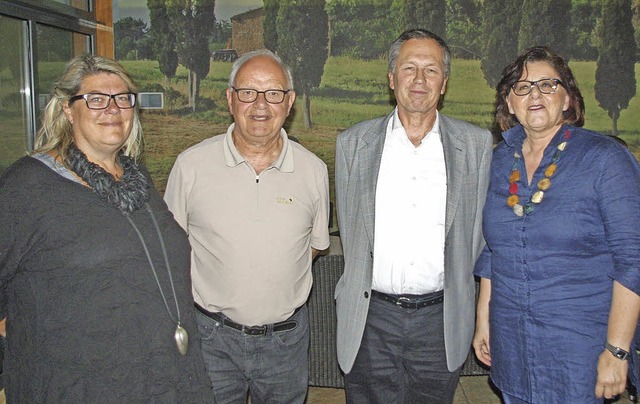 Der wiedergewhlte  Vorstand der Freie... und Schriftfhrerin Petra Markstahler  | Foto: Rolf Reimann