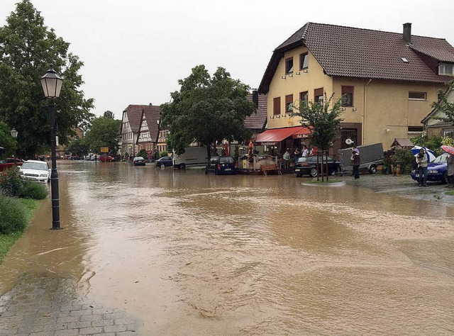 Wasserstrae &#8211; inzwischen ein ve...iesmal  in lbronn-Drrn  im Enzkreis   | Foto: dpa