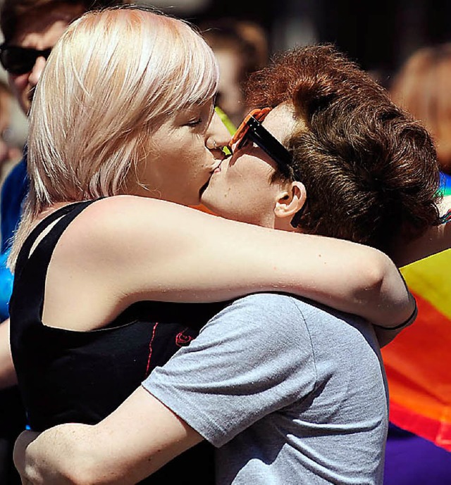 Gleichgeschlechtliche Paare werden von der EU jetzt juristisch besser gestellt.   | Foto: dpa