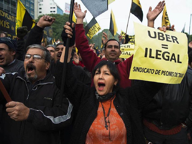 Taxifahrer demonstrieren gegen Uber.  | Foto: AFP
