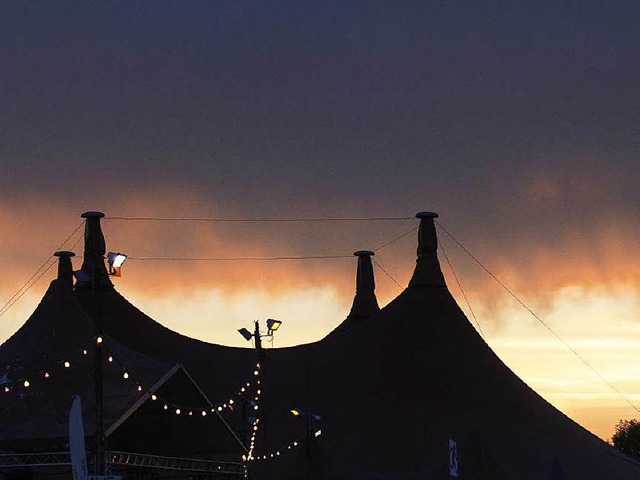 Dunkle Wolken ber dem Freiburger Zelt...dem Juli 2015 &#8211; und der aktuelle  | Foto: Wolfgang Grabherr