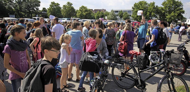 Ankunft aus Lons: 200 Schler und 25 L... zur Schlerolympiade nach Offenburg.   | Foto: Stadt OG