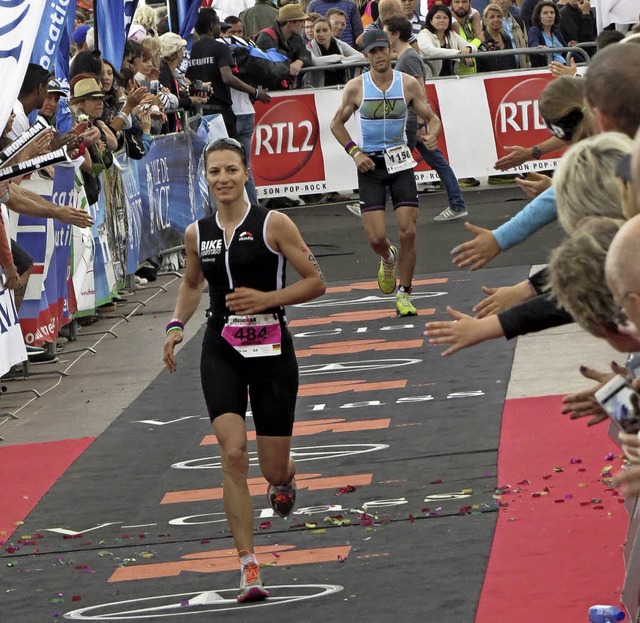 Rebecca Kaltenmeier beim Marathon-Zieleinlauf in Nizza.  | Foto: privat