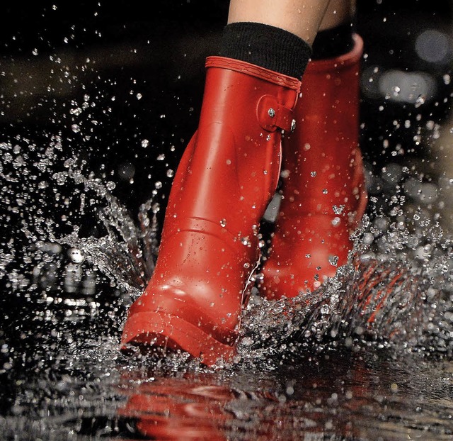 Tipp: Gummistiefel zum Public Viewing nie vergessen   | Foto: AFP