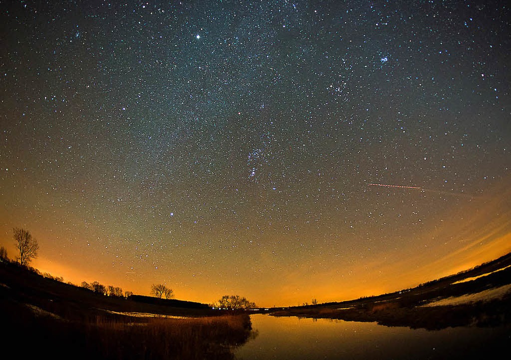 So klar wie hier in Brandenburg ist der Nachthimmel nicht berall.   | Foto: dpa