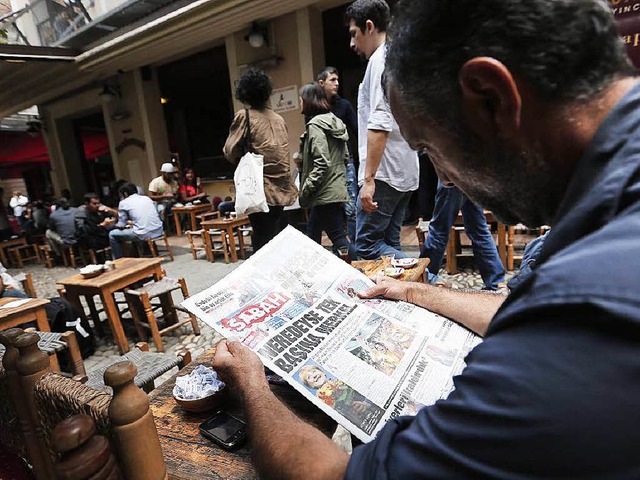 Zwischen Tradition und Moderne: Geschftiges Treiben in Istanbul     | Foto: dpa