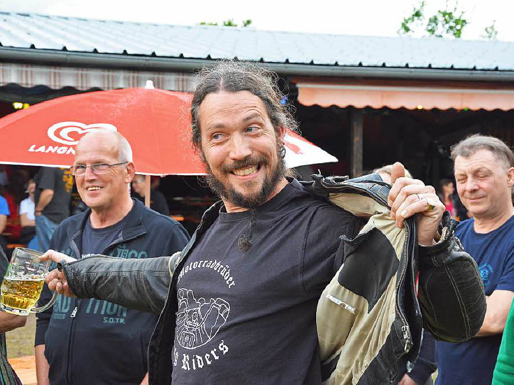 120 Motorradfahrer und -fahrerinnen aus ganz Deutschland waren zu Gast beim Motorradclub 120 Motorradfahrer und -fahrerinnen aus ganz Deutschland waren zu Gast beim Motorradclub