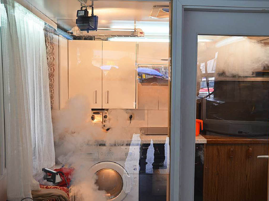 Im „Mobilen Rauchhaus“ des BGV konnte man sehen, wie schnell sich ein Kchenbrand ausbreitet.
