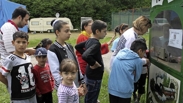 Kinder aus der Gemeinschaftsunterkunft... Asyl die Zirkusvorstellung miterlebt.  | Foto: C. Liebwein
