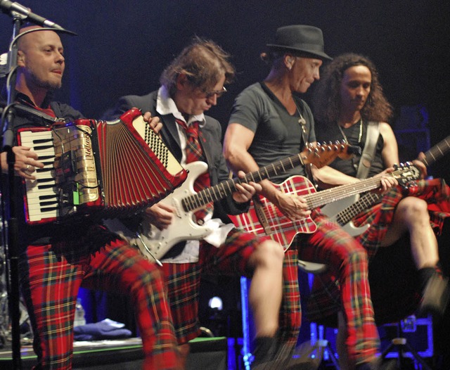 Die Band im Schotten-Outfit.  | Foto: Thomas Loisl Mink