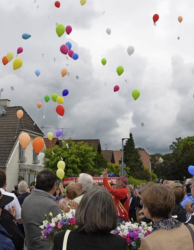 Bunte Luftballons zum Abschluss  | Foto: Ulrich Senf
