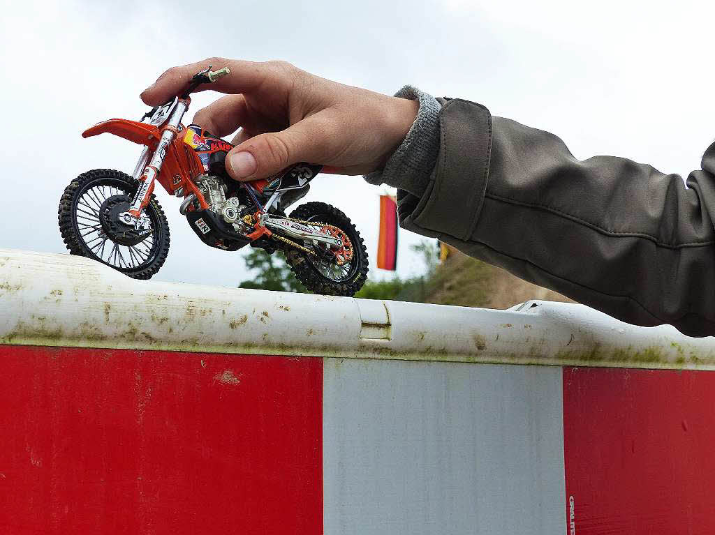 Fast ein Kinderspiel: Motocross