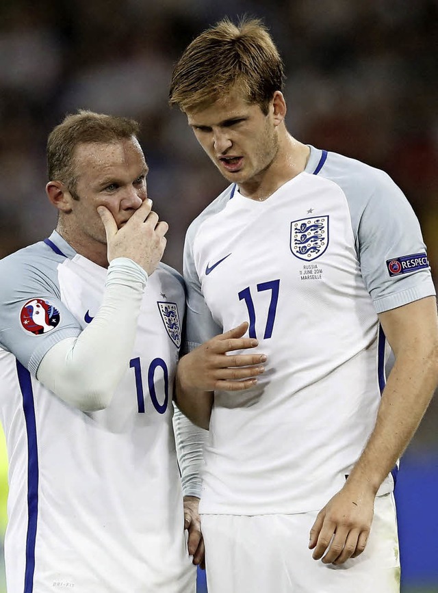 Wayne Rooney (links) und der englische Torschtze Eric Dier  | Foto: dpa